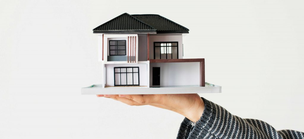 Comprar casa o departamento es una meta financiera muy importante y no se debe de tomar a la ligera. Aquí lo que debes de tomar en cuenta.